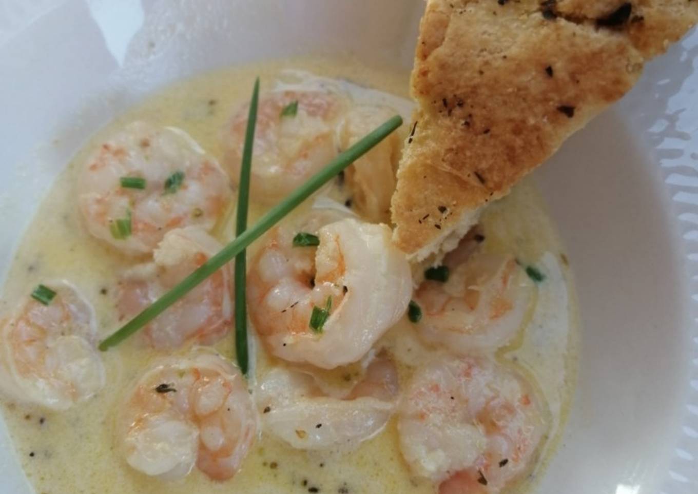 Shrimps in lemon-garlic sauce