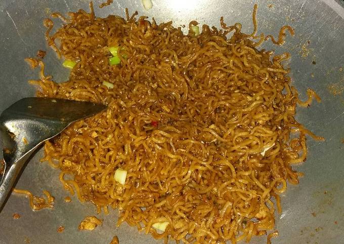 Bagaimana Membuat Mie goreng ala&#34; abang nasgor😁 yang Lezat