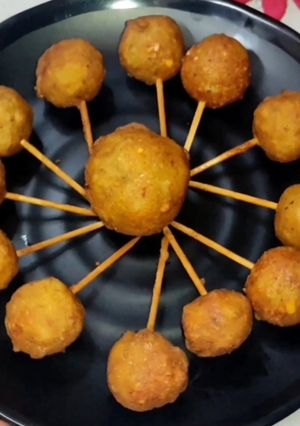 A picture of Vrat ke liye aloo lolipop.