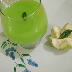 A picture of Guava mint juice.