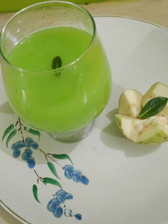 A picture of Guava mint juice.