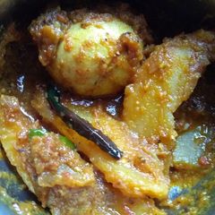 A picture of Egg dum curry.