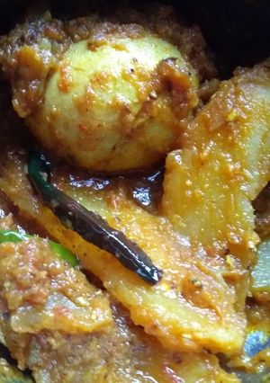 A picture of Egg dum curry.
