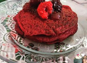 Una foto de Hot cakes de betabel🌱🍓