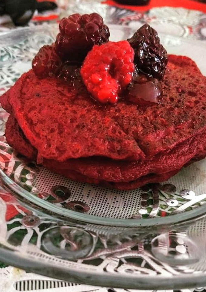 Una foto de Hot cakes de betabel🌱🍓