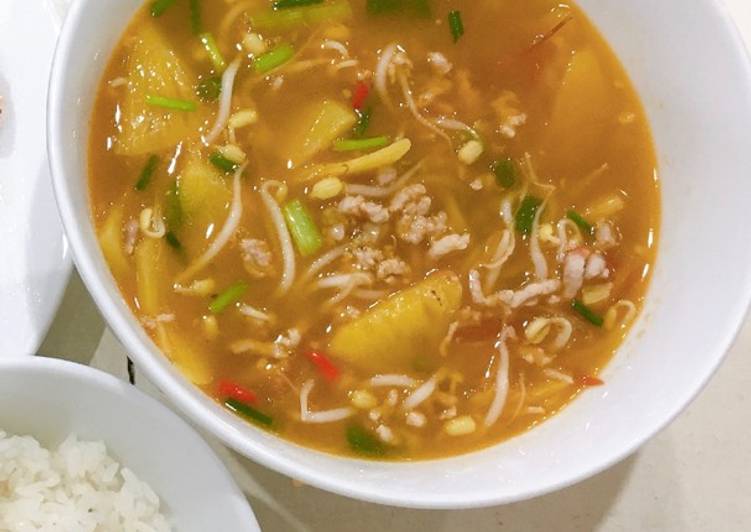 MadebyLily: Canh thịt bằm nấu dứa