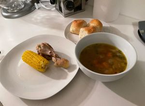 Una foto de Sopa de pollo súper fácil de preparar!