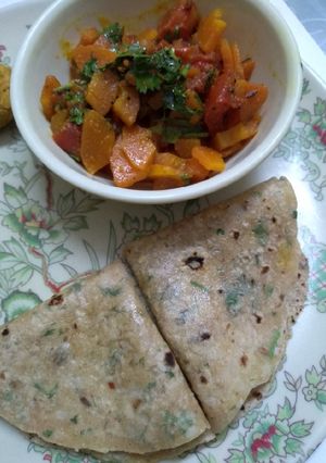 કોથમીર લસણ અને મિક્સ હર્બ રોટી (Kothmir Lasan Mix Herbs Roti Recipe In Gujarati) રેસીપી મુખ્ય ફોટો