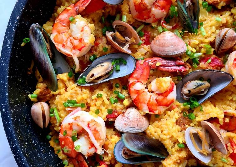 How to Make Super Quick Homemade Seafood Paella