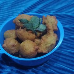 A picture of Chana dal phulori/ bhajiya.