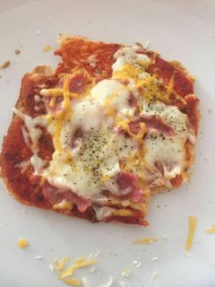 Una foto de Mini pizza de pan para los peques