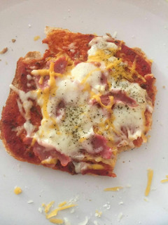 Una foto de Mini pizza de pan para los peques