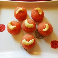 A picture of Coconut laddu.