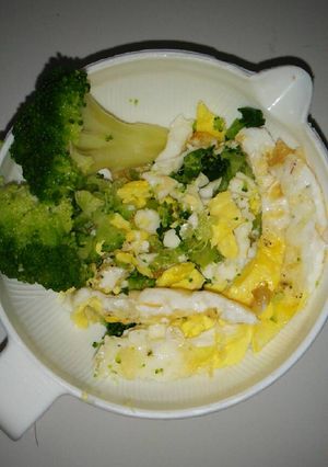 Foto resep MPASI Brokoli + caisim + telur goreng