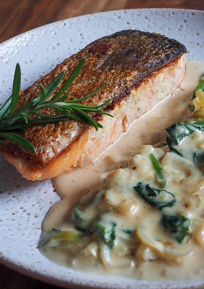 Foto resep Salmon in creamy spinach sauce