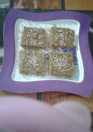 A picture of Til ki chikki.