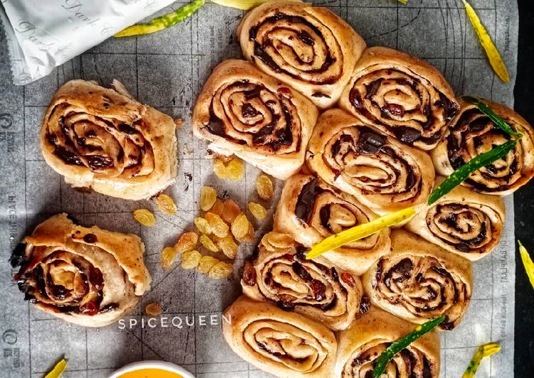 Chocolate Raisin Chelsea Buns