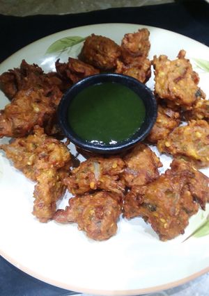 A picture of Moong Daal Pakoray #iftar with huma.