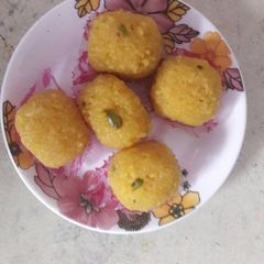 A picture of Moti choor ke laddu.