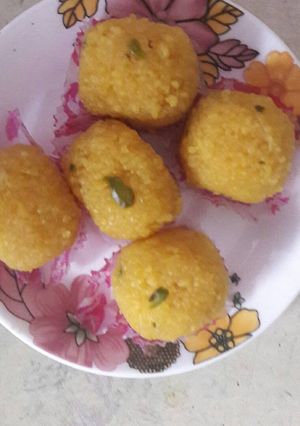 A picture of Moti choor ke laddu.