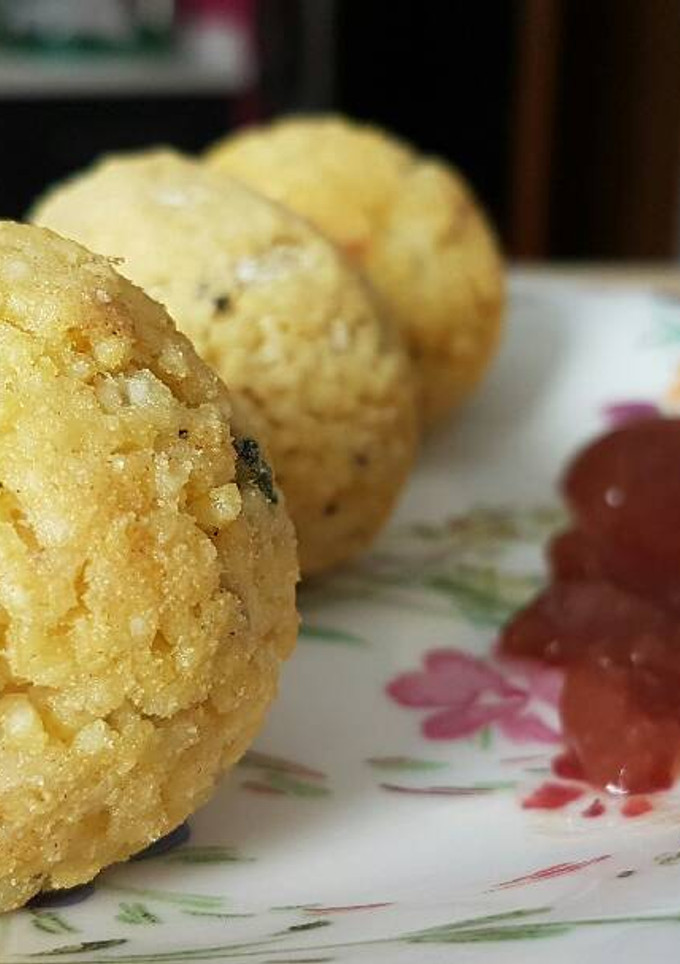 Una foto de Croquetas de mijo con mermelada de fresa
