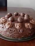 Torta bon o bon con cubierta de ganache de chocolate