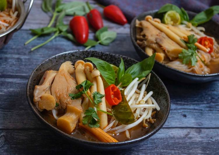 Recipe of Perfect Tomyum Noodles with mushrooms (vegan)