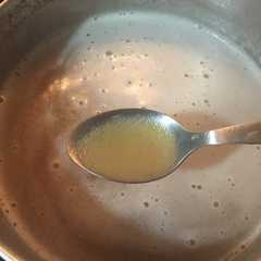 Una foto de Sopita de huesos de pollo y jamón