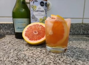 Una foto de Mocktail con Naranja o Pomelo 🍊