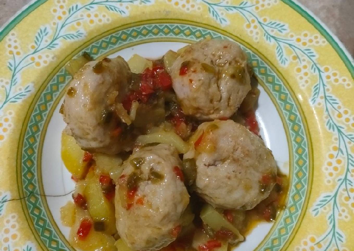 Albóndigas de pollo con vino blanco