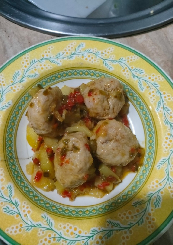 Una foto de Albóndigas de pollo con vino blanco