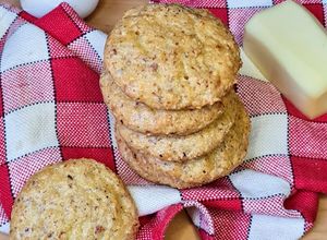 Una foto de Galletas de queso keto 🧀 apto low carb, vegetariano, sin gluten, cetogénico 🧀 altas en proteínas