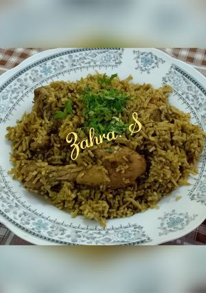A picture of Chicken Pulao in green masala.