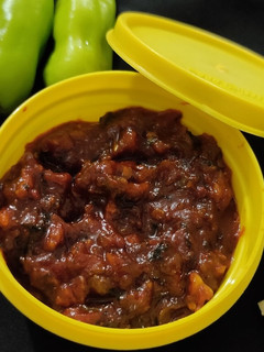 લસણ મરચા ની ખાટી મીઠી ચટણી (Garlic Chilli Chutney Recipe In Gujarati) રેસીપી મુખ્ય ફોટો