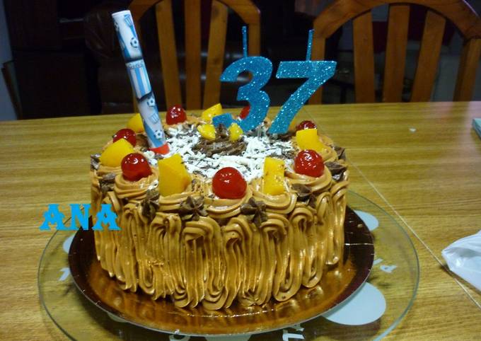 Torta con 18 velas de cumpleaños