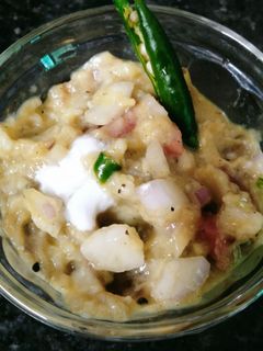 वांग्याचे कच्चे भरीत (vangyache kacche bharit recipe in marathi) रेसिपी चे मुख्य फोटो