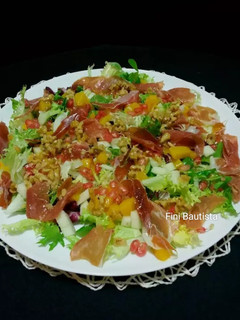 Una foto de Ensalada de Granada y jamón