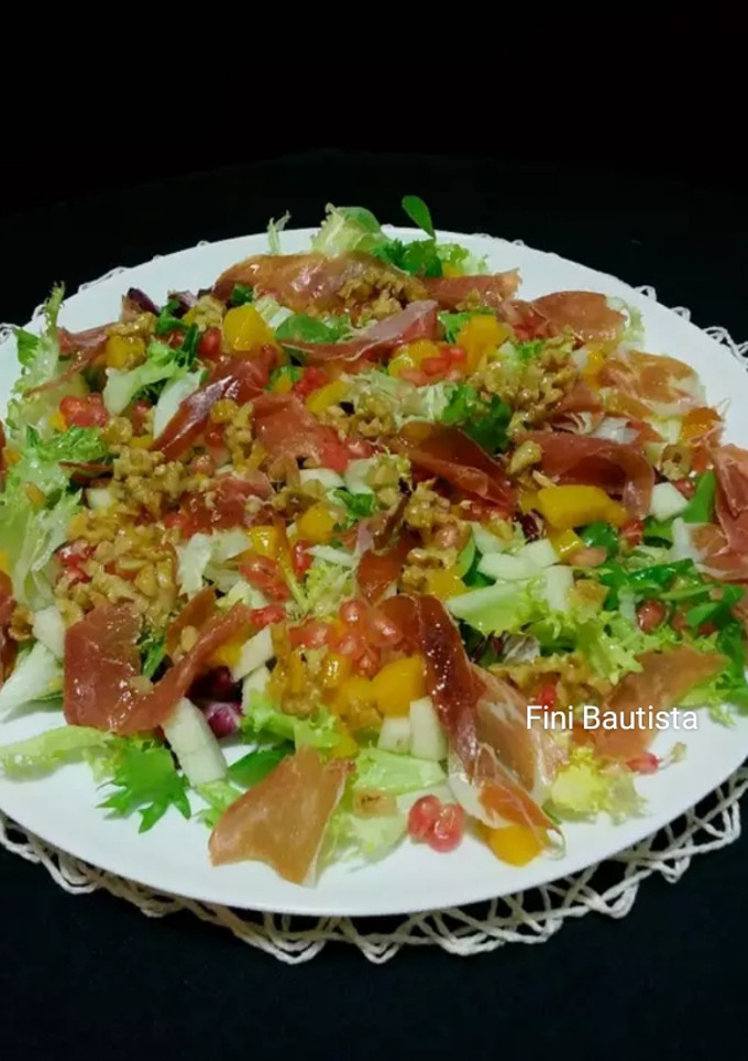 Una foto de Ensalada de Granada y jamón