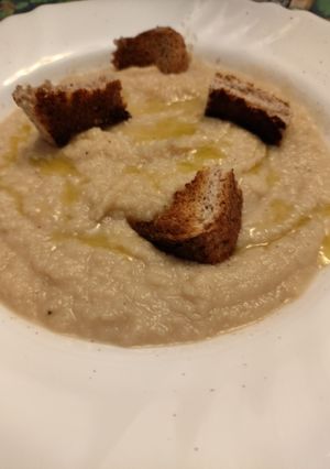 Foto di Vellutata di cavolfiore con crostini di pane