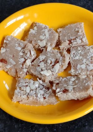 સુખડી (Sukhdi Recipe In Gujarati) રેસીપી મુખ્ય ફોટો