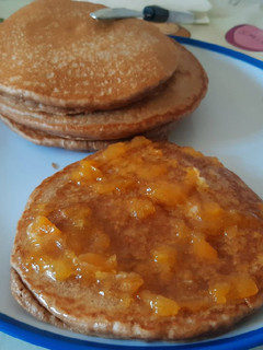 Una foto de Tortitas con avena, cacao y canela