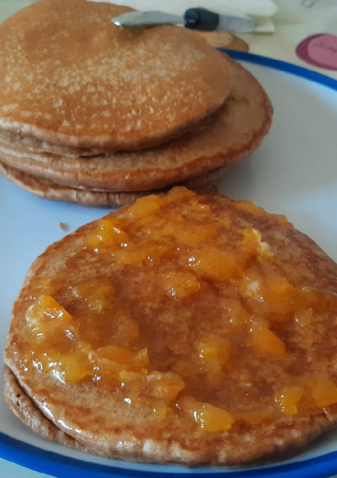 Una foto de Tortitas con avena, cacao y canela