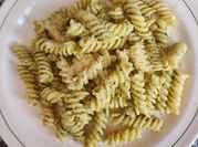 Una foto de pastas al pesto