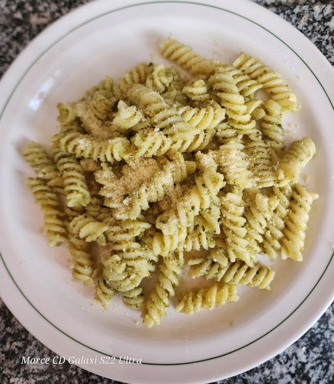 Una foto de Fusilli al Pesto