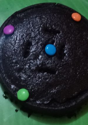 A picture of Bourbon biscuits cake.