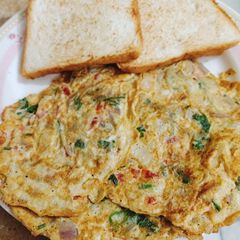 A picture of Omelette,Bread 🍞🥚🥚🍞.