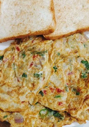 A picture of Omelette,Bread 🍞🥚🥚🍞.