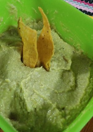 Una foto de Hummus de arvejas 😘😁 rapidísimo