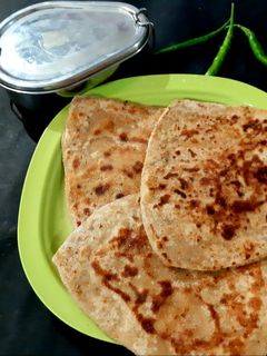 मसाला पराठा(masals paratha recipe in hindi) रेसिपी मुख्य फोटो