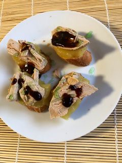 Una foto de Tosta de foie con crema de manzana